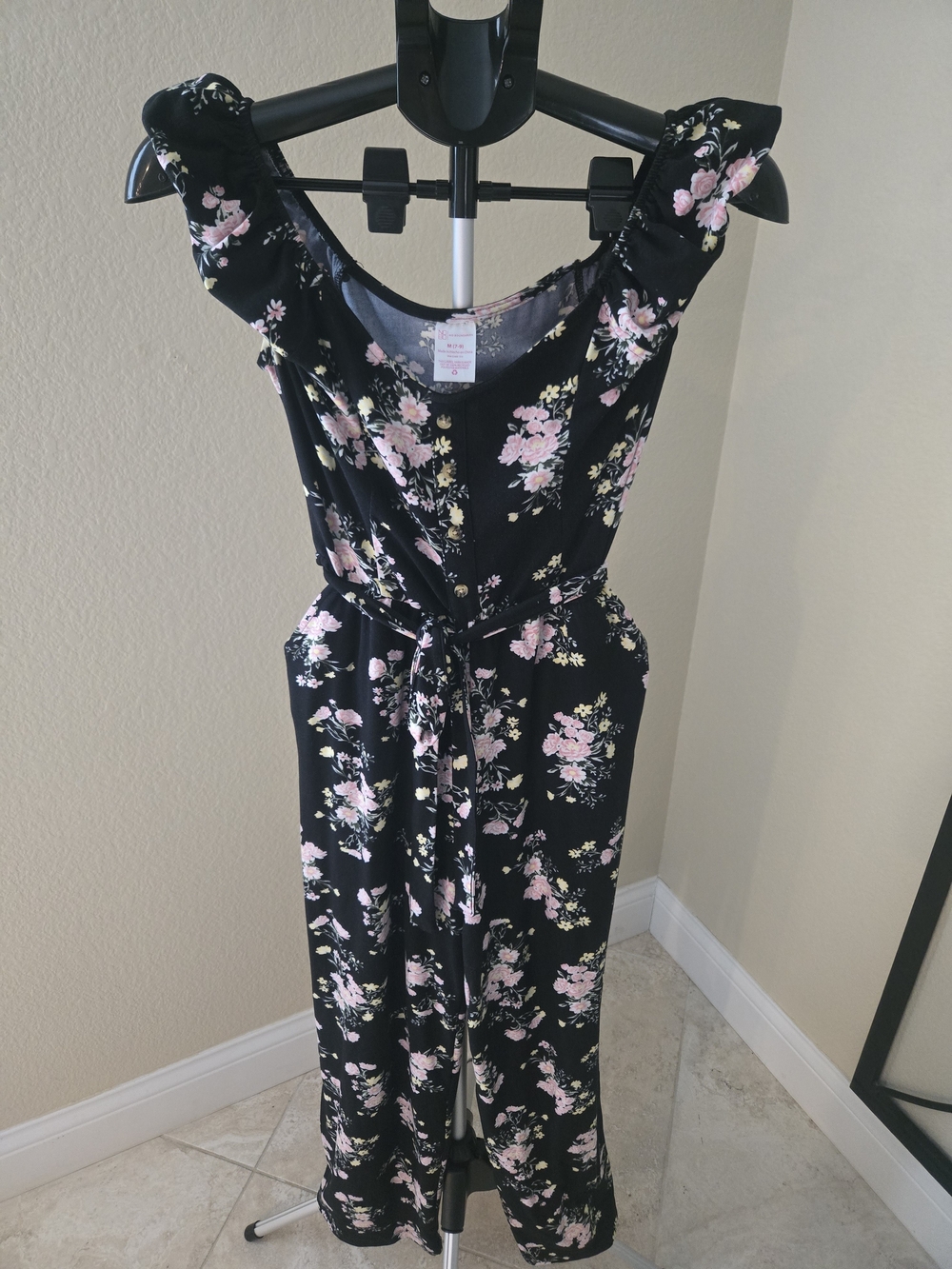 Black Floral Romper. Juniors M 7-9